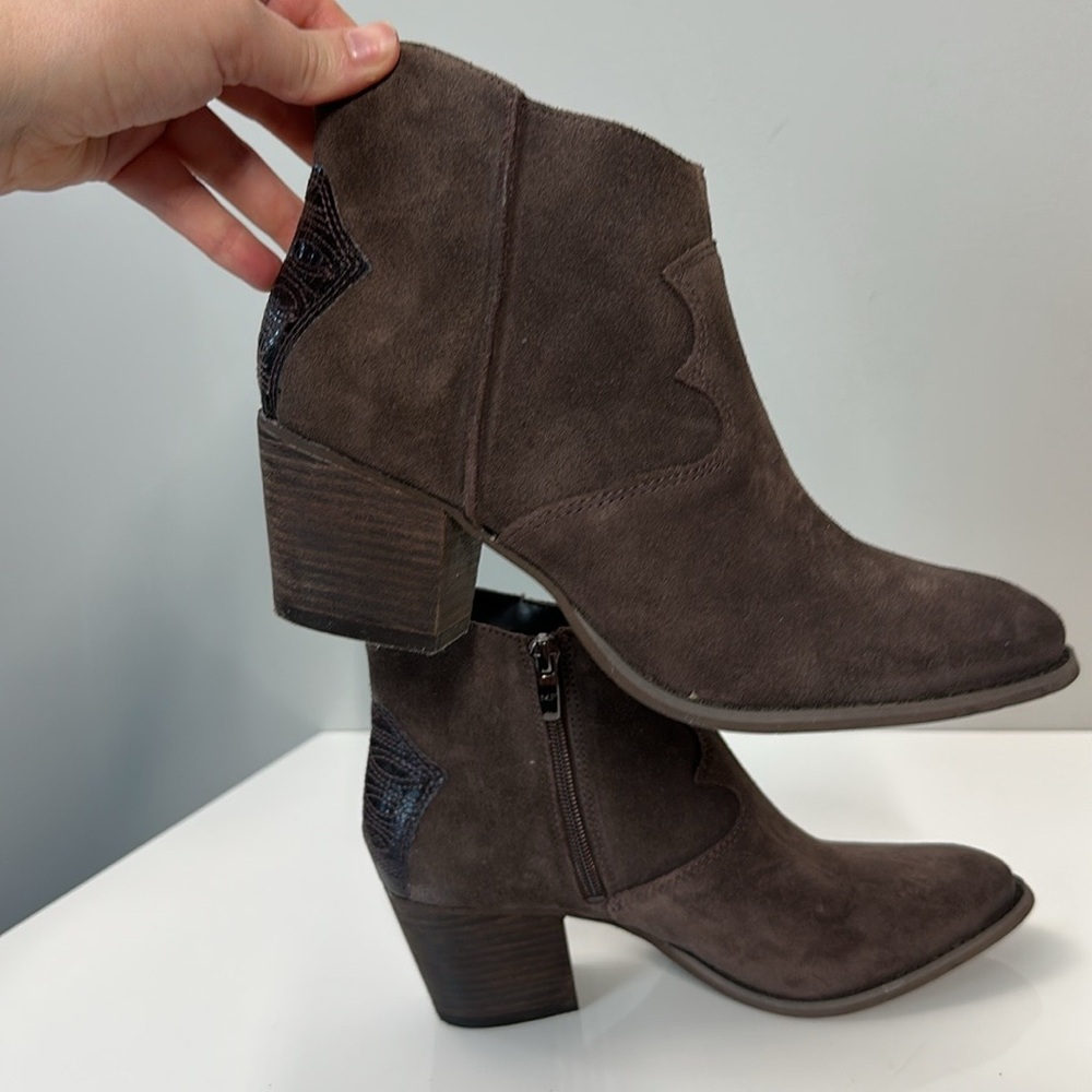 Marc Fisher Stefani Brown Suede Western Booties Size 8 - Picture 14 of 16